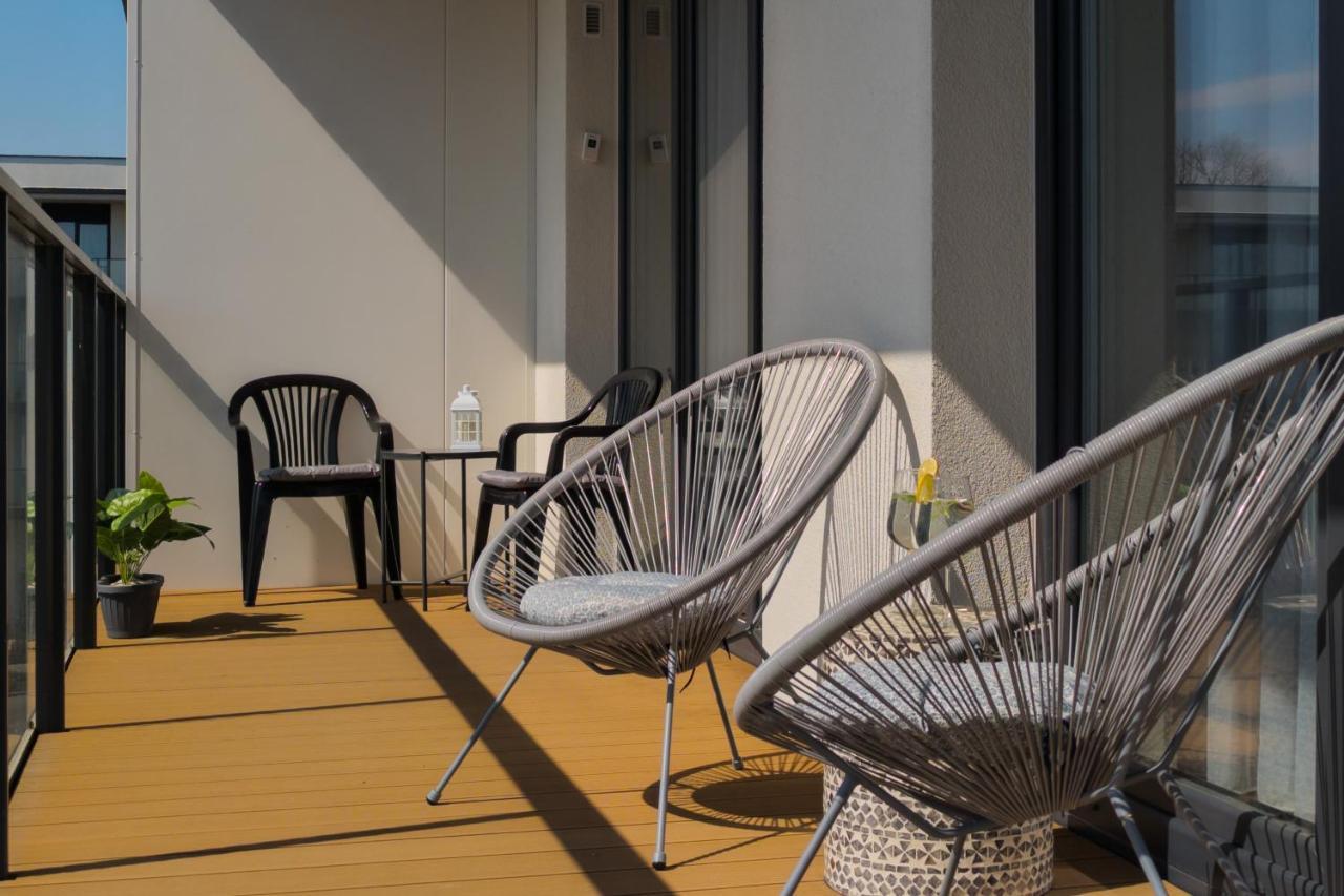 Dziwnów Stylish Apartment by the Lake by Renters Exterior foto
